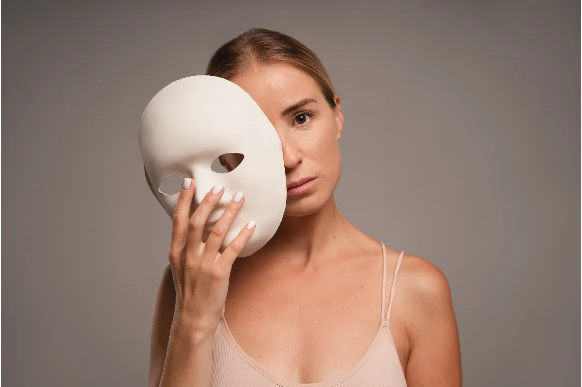 Understanding and Overcoming Body Dysmorphia to Build Confidence